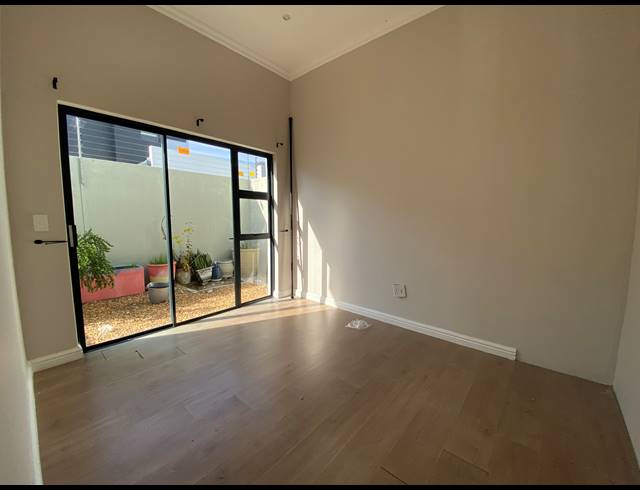 3 BEDROOM FREESTANDING TO LET IN SANDOWN